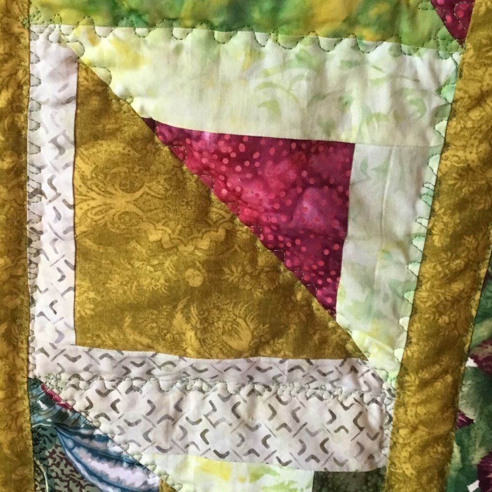 Handmade Quilted Runner Greens & Raspberry - Picture 9 of 9
